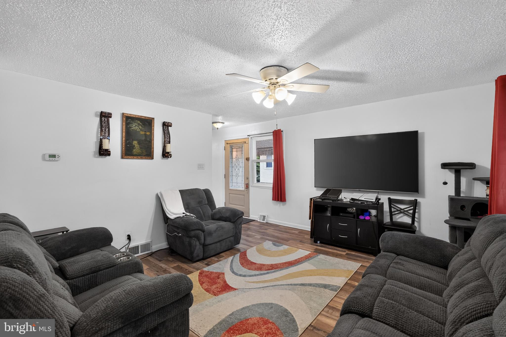 1420 Grace Road Swarthmore, PA 19081 - Photo 6 of 28 Living Room