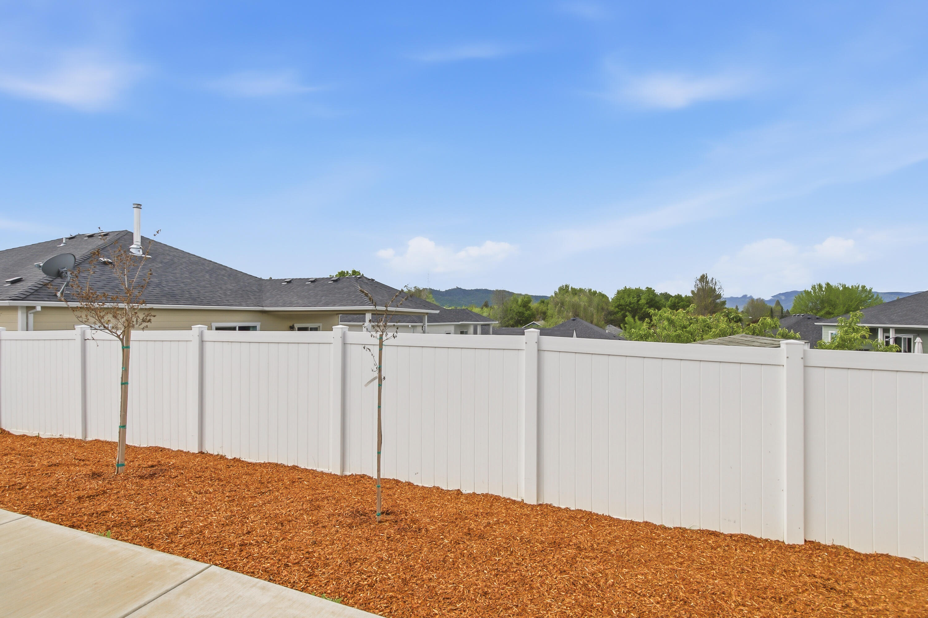1922 Modena Lane Medford, OR 97501 - Photo 22 of 24