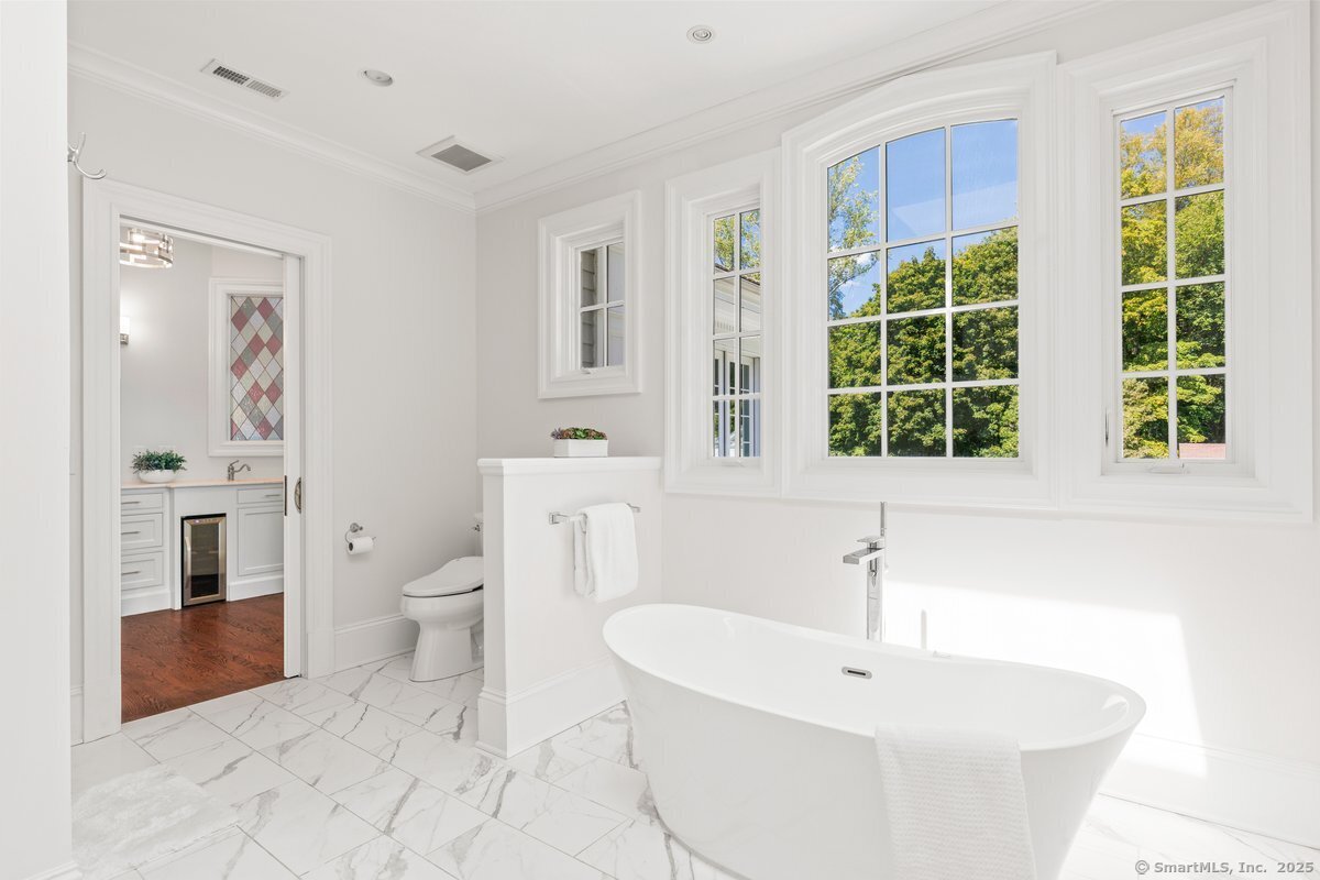 1421 Oenoke Ridge New Canaan, CT 06840 - Photo 22 of 38