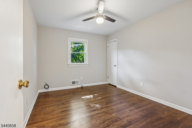 345 Trotting Road Union, NJ 07083 - Photo 16 of 43