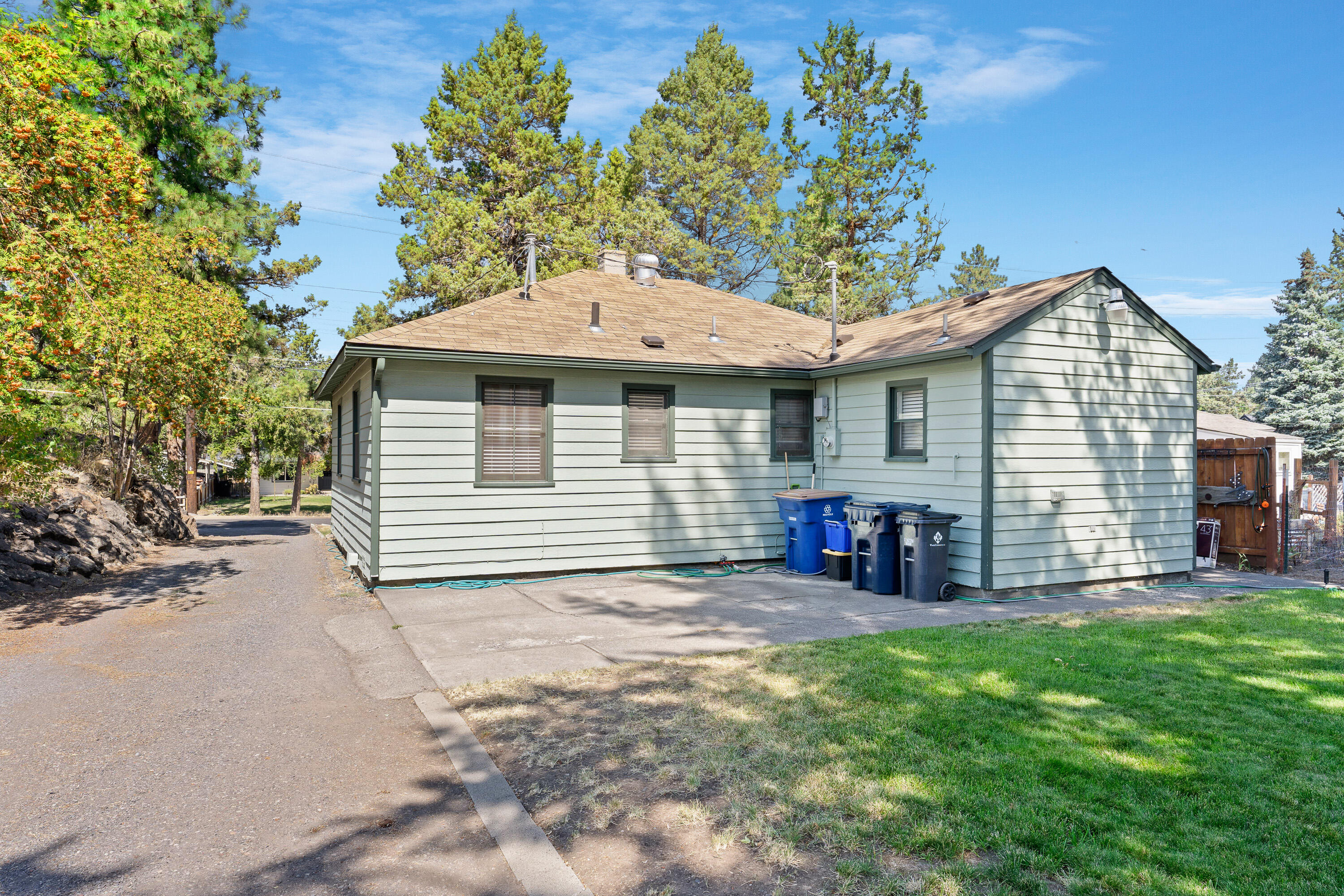 123 Southwest Cleveland Avenue Bend, OR 97702 - Photo 9 of 15 123SWClevelandAve9