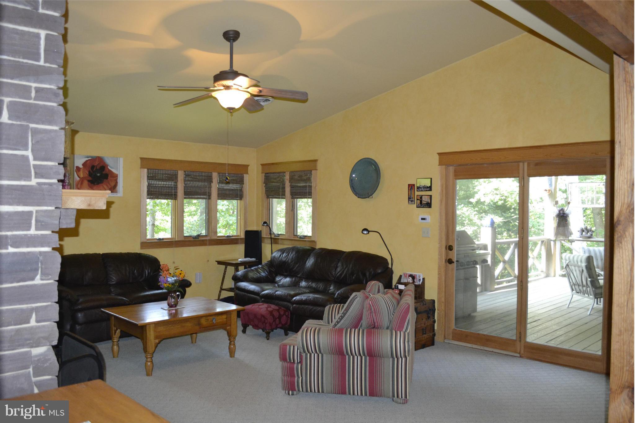 3953 Bay Road Whiteford, MD 21160 - Photo 13 of 30 Great rm w/vaulted ceilings
