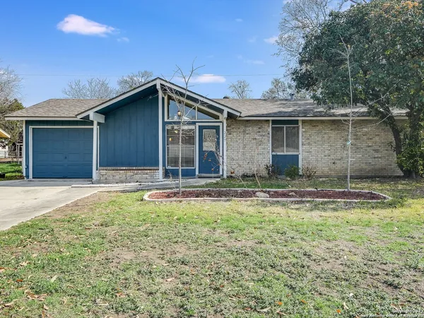 $1,500 | 227 Shin Oak Drive, Live Oak, TX 78233
