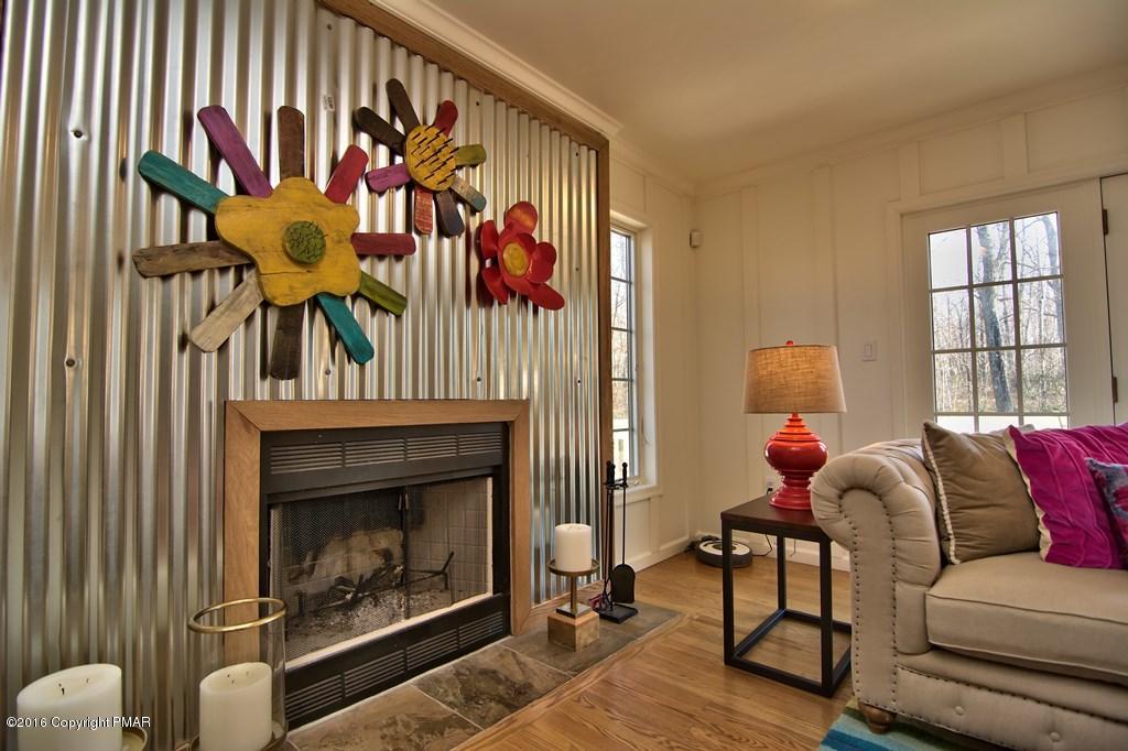 155 Vireo Road Cresco, PA 18326 - Photo 32 of 89 Living Room View 4