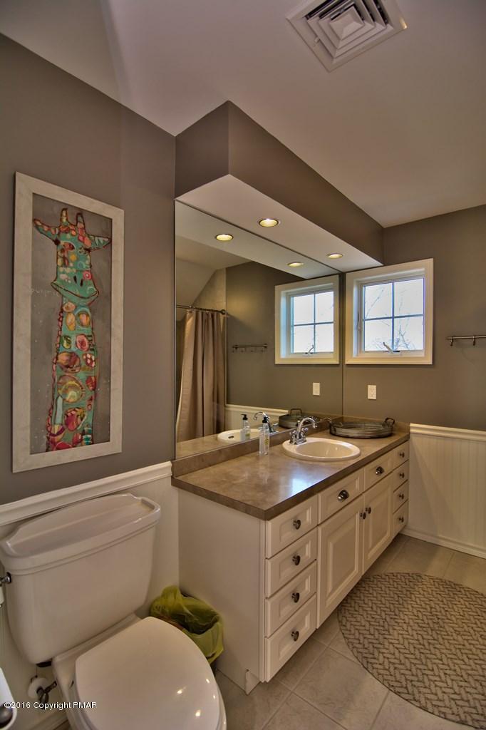 155 Vireo Road Cresco, PA 18326 - Photo 53 of 89 2nd Floor Hall Bath View 3