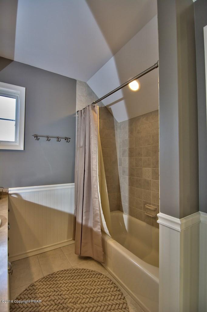 155 Vireo Road Cresco, PA 18326 - Photo 54 of 89 2nd Floor Hall Bath View 5