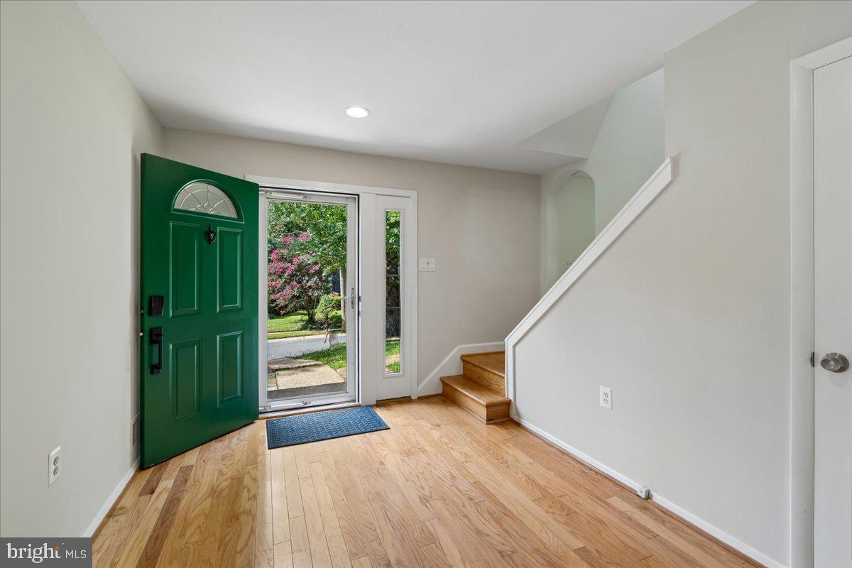 6403 West Halbert Road Bethesda, MD 20817 - Photo 2 of 34 Entry