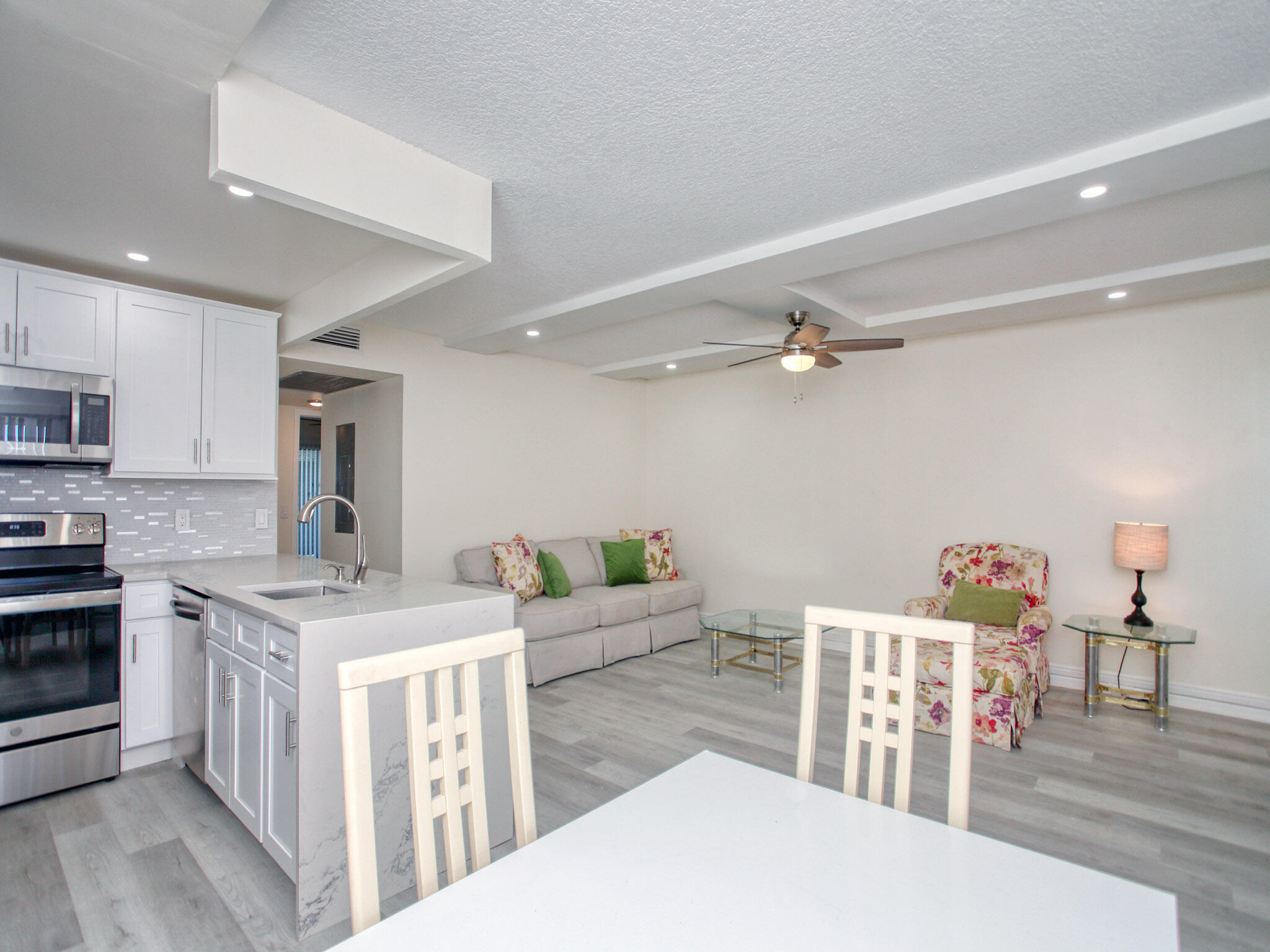 3047 Guildford East, Unit C Boca Raton, FL 33434 - Photo 16 of 50 LIVING ROOM