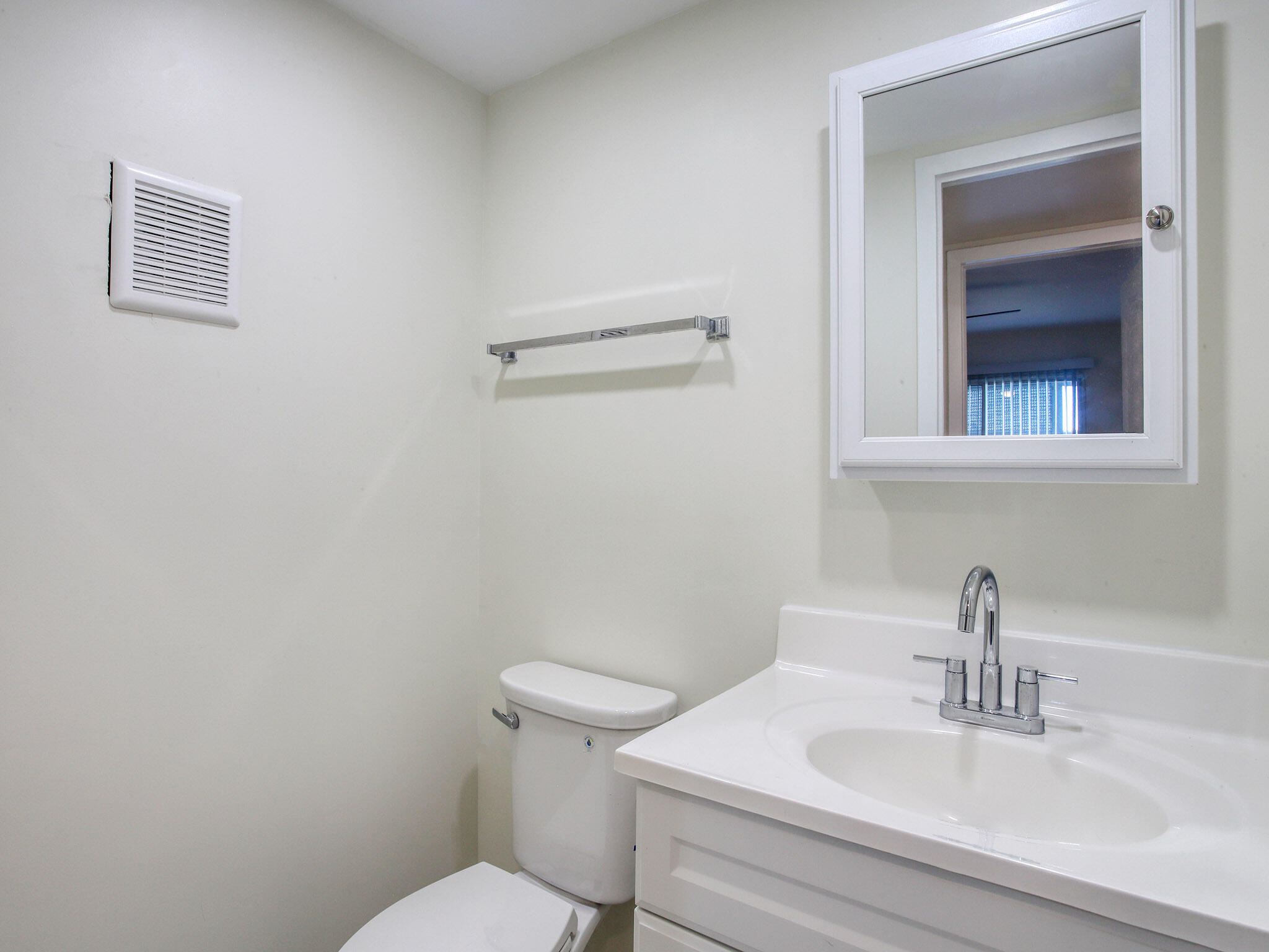 3047 Guildford East, Unit C Boca Raton, FL 33434 - Photo 23 of 50 BATH