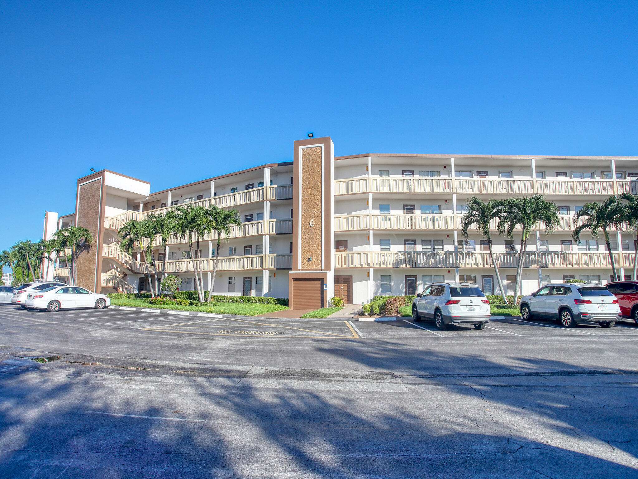 3047 Guildford East, Unit C Boca Raton, FL 33434 - Photo 3 of 50 EXTERIOR