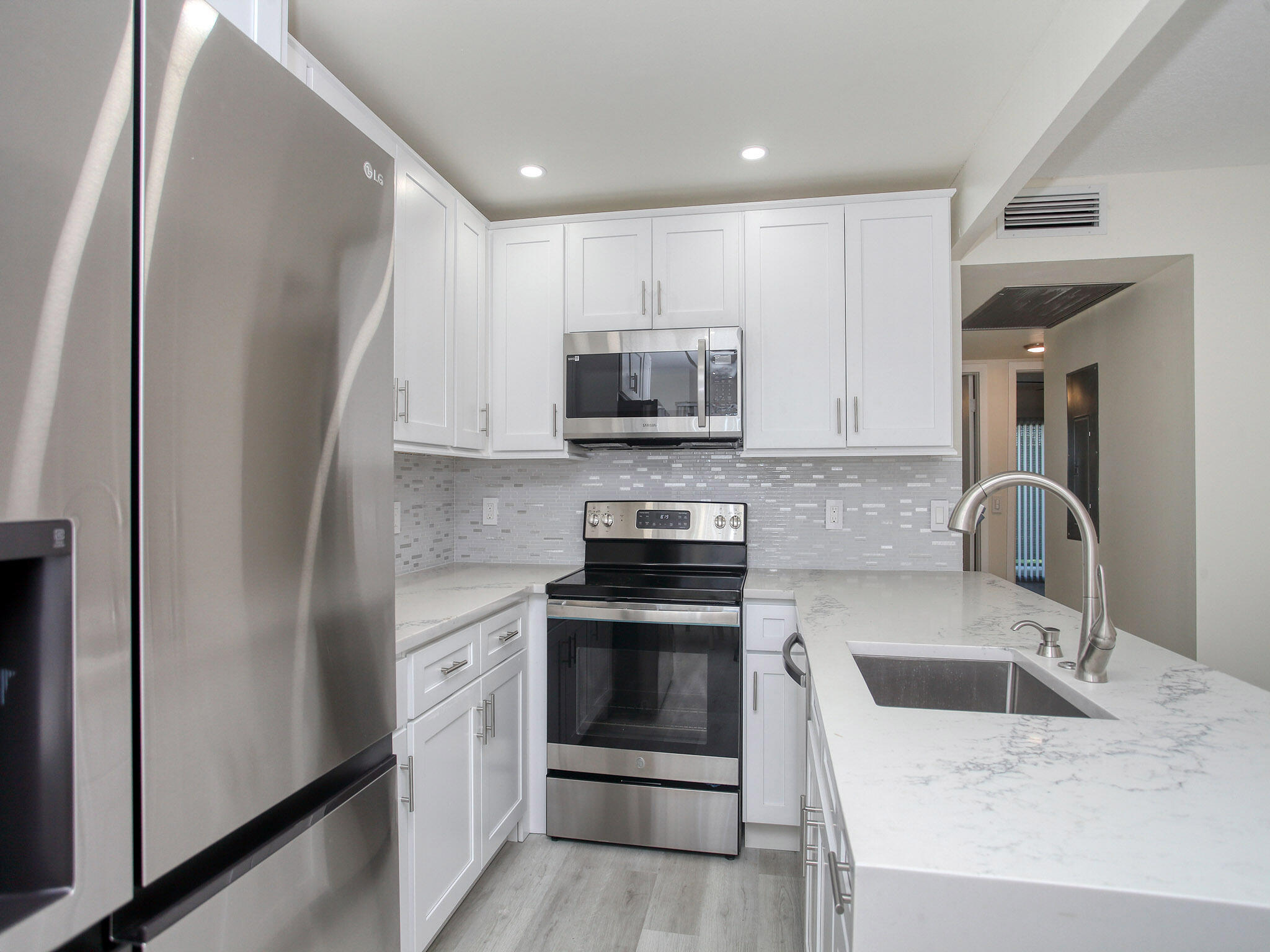 3047 Guildford East, Unit C Boca Raton, FL 33434 - Photo 4 of 50 KITCHEN