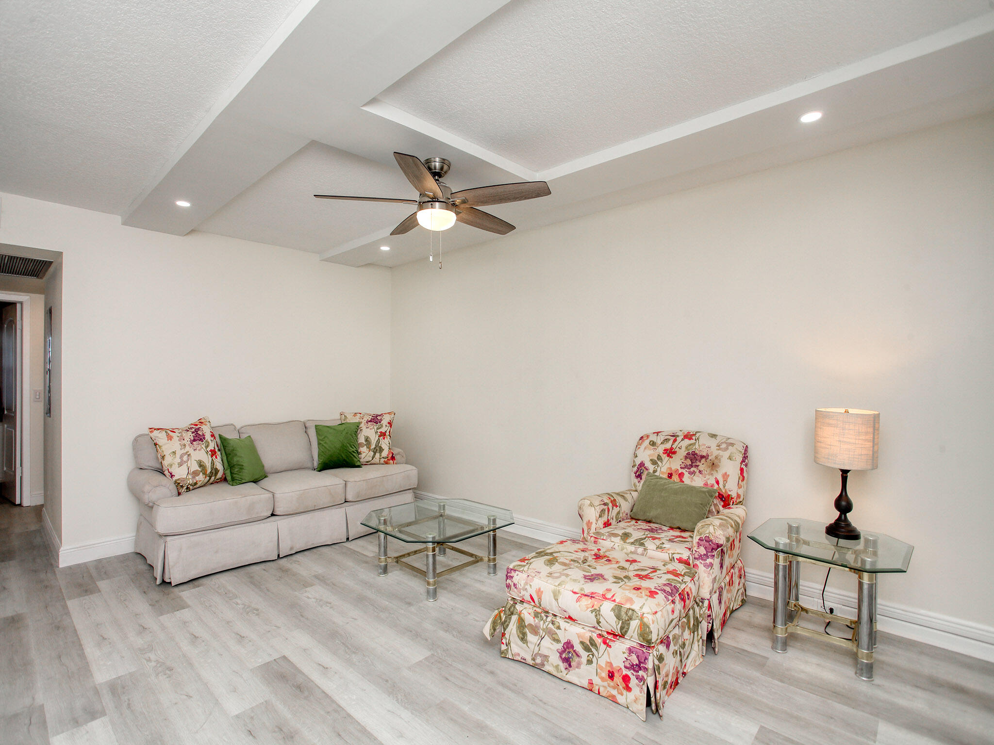 3047 Guildford East, Unit C Boca Raton, FL 33434 - Photo 6 of 50 LIVING ROOM