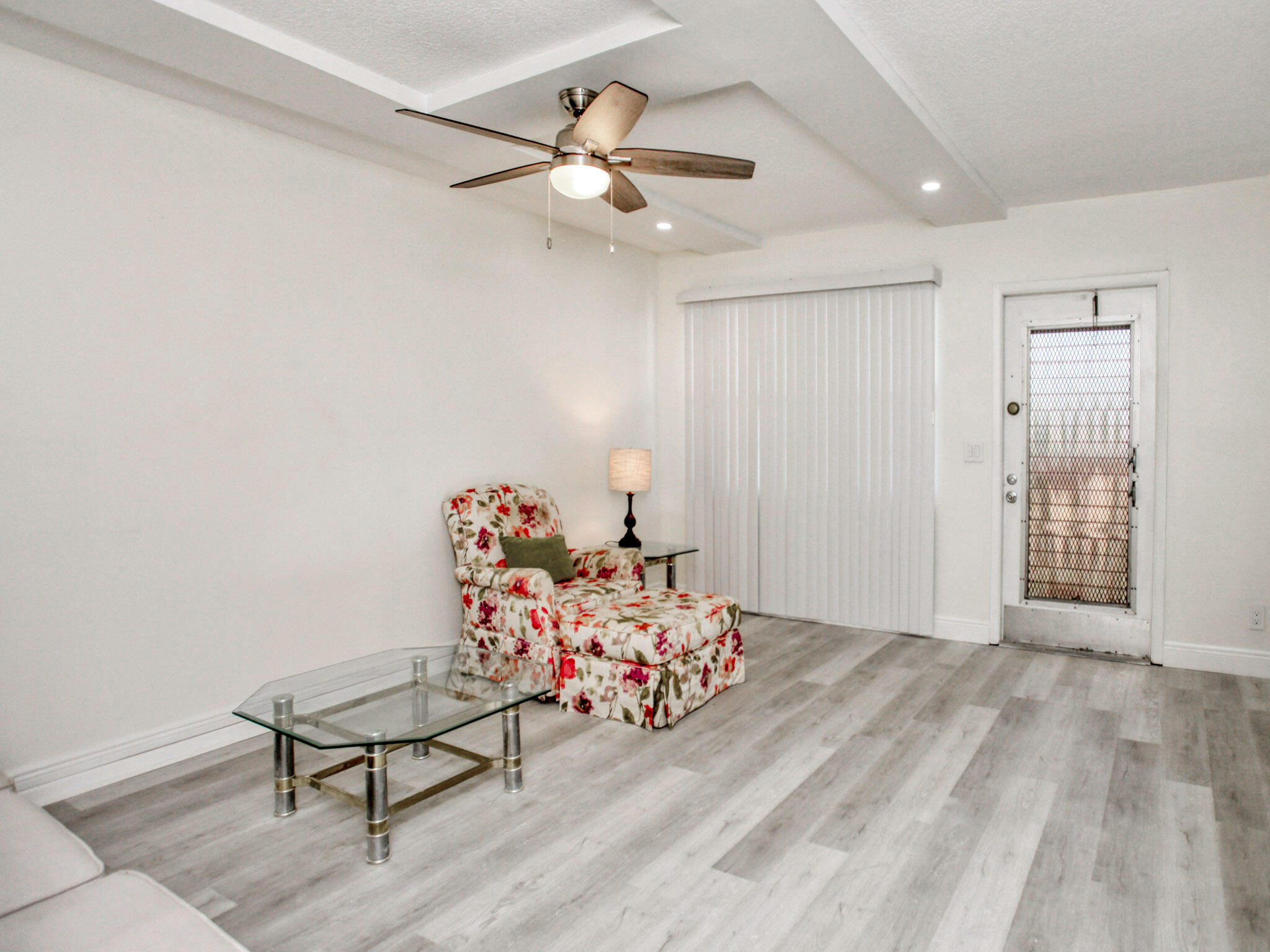 3047 Guildford East, Unit C Boca Raton, FL 33434 - Photo 10 of 50 LIVING ROOM