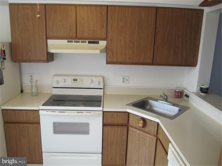 506 Whetstone Road Horsham, PA 19044 - Photo 2 of 12 Kitchen
