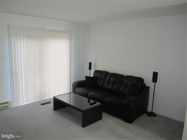 506 Whetstone Road Horsham, PA 19044 - Photo 3 of 12 Living Room