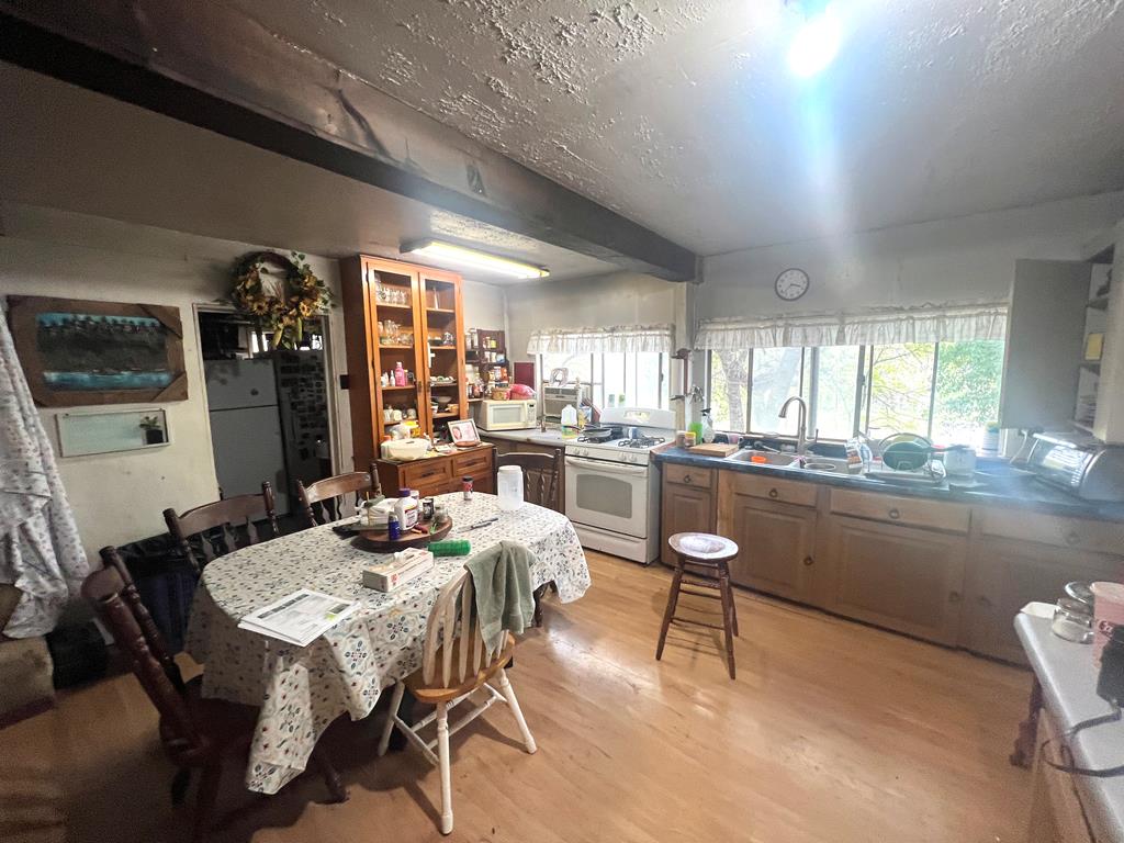 230 Teague Road Kerrville, TX 78028 - Photo 8 of 32