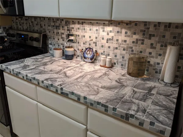 $163,000 | 3760 Inverrary Drive, Unit 3L, Lauderhill, FL 33319