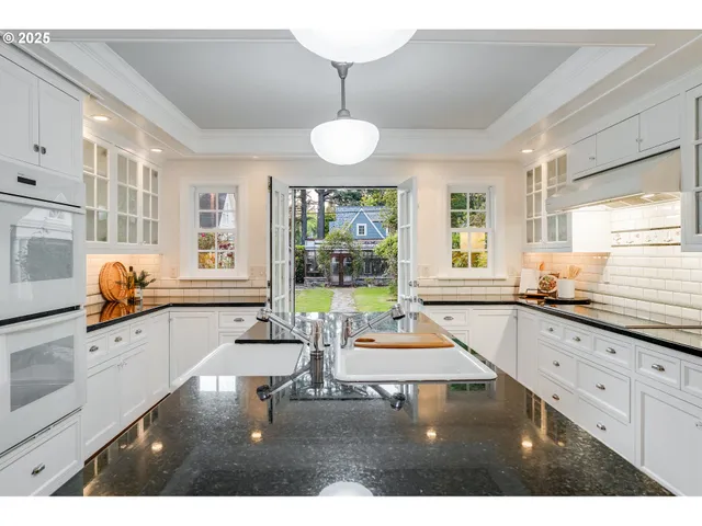 $2,250,000 | 629 Southeast St Andrews Drive, Portland, OR 97202