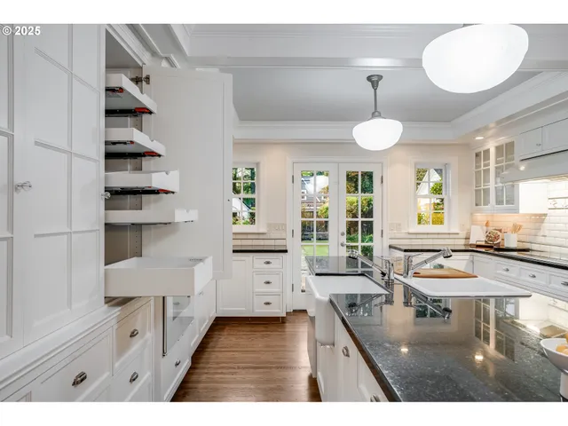 $2,250,000 | 629 Southeast St Andrews Drive, Portland, OR 97202