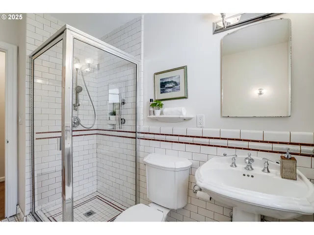 $2,250,000 | 629 Southeast St Andrews Drive, Portland, OR 97202