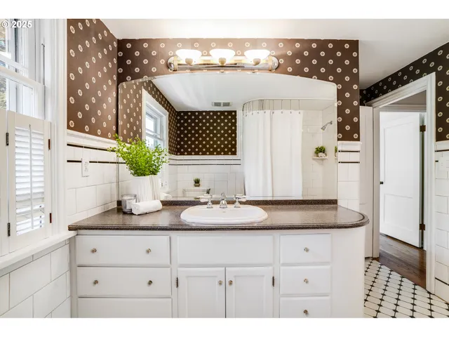 $2,250,000 | 629 Southeast St Andrews Drive, Portland, OR 97202