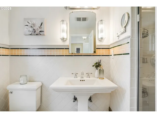 $2,250,000 | 629 Southeast St Andrews Drive, Portland, OR 97202