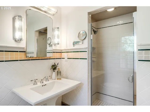 $2,250,000 | 629 Southeast St Andrews Drive, Portland, OR 97202