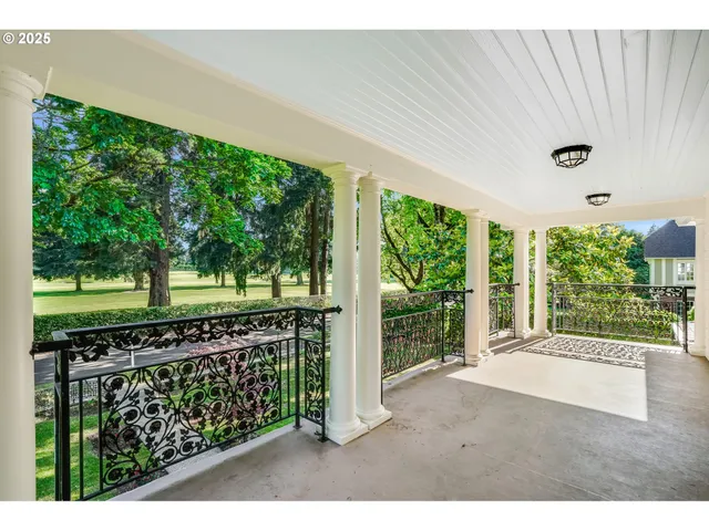 $2,250,000 | 629 Southeast St Andrews Drive, Portland, OR 97202