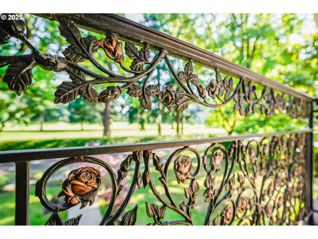 $2,250,000 | 629 Southeast St Andrews Drive, Portland, OR 97202