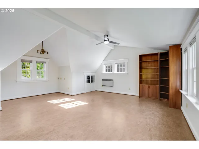 $2,250,000 | 629 Southeast St Andrews Drive, Portland, OR 97202