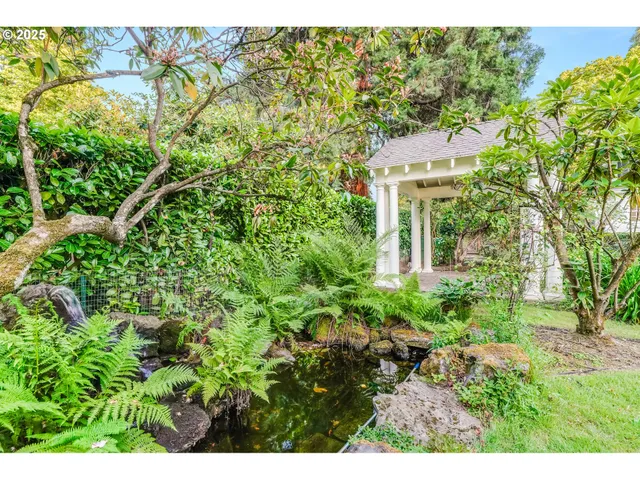 $2,250,000 | 629 Southeast St Andrews Drive, Portland, OR 97202