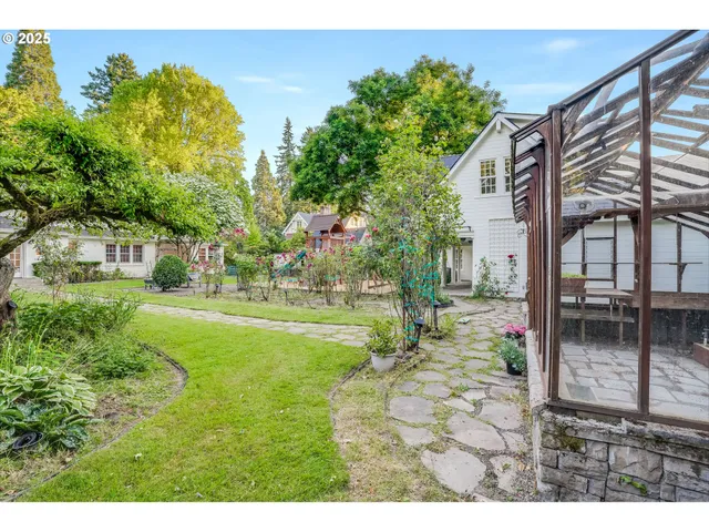 $2,250,000 | 629 Southeast St Andrews Drive, Portland, OR 97202