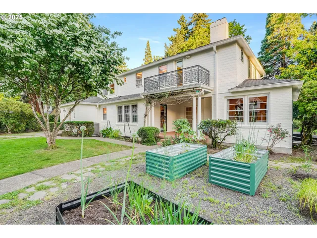 $2,250,000 | 629 Southeast St Andrews Drive, Portland, OR 97202