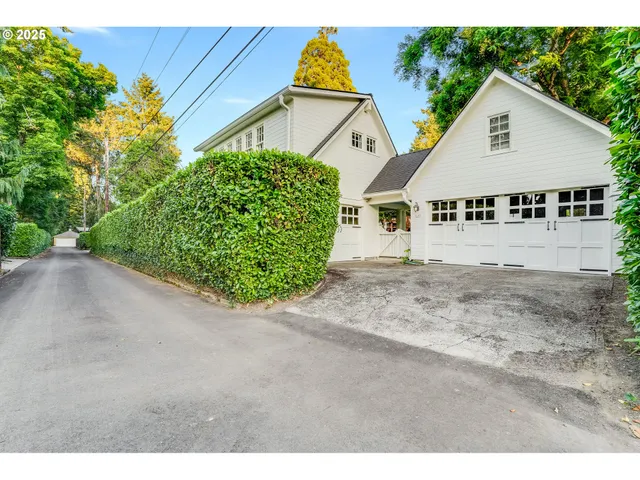 $2,250,000 | 629 Southeast St Andrews Drive, Portland, OR 97202