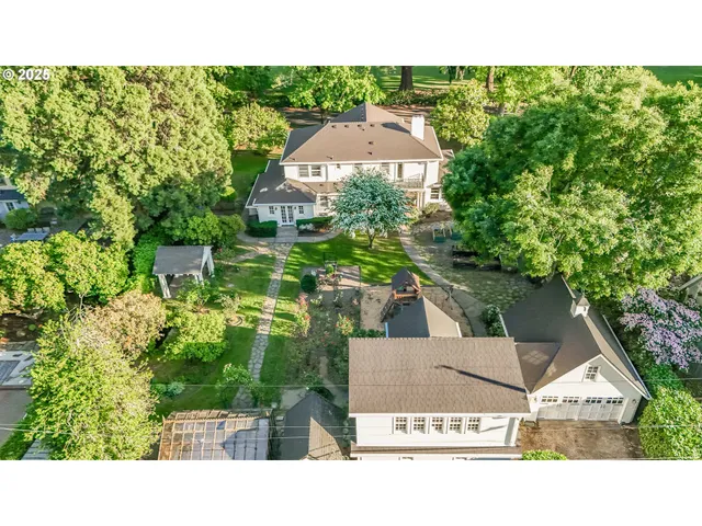 $2,250,000 | 629 Southeast St Andrews Drive, Portland, OR 97202