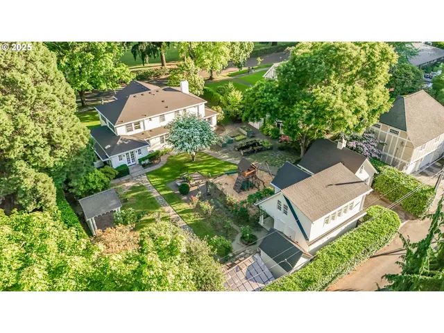 $2,250,000 | 629 Southeast St Andrews Drive, Portland, OR 97202