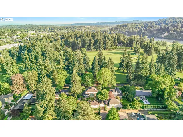 $2,250,000 | 629 Southeast St Andrews Drive, Portland, OR 97202
