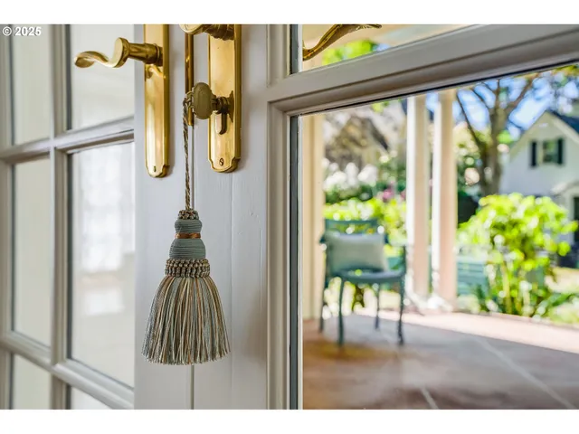 $2,250,000 | 629 Southeast St Andrews Drive, Portland, OR 97202