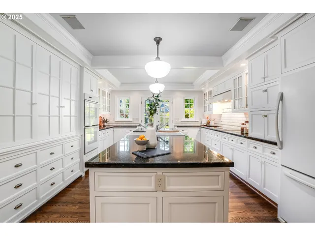 $2,250,000 | 629 Southeast St Andrews Drive, Portland, OR 97202