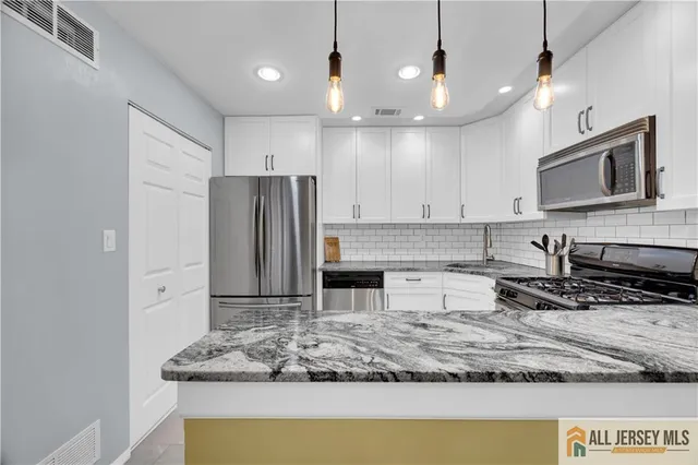 $359,999 | 65 Pennsylvania Way, North Brunswick, NJ 08902