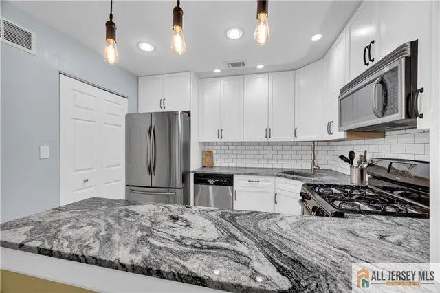 $359,999 | 65 Pennsylvania Way, North Brunswick, NJ 08902