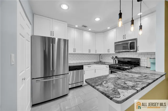 $359,999 | 65 Pennsylvania Way, North Brunswick, NJ 08902