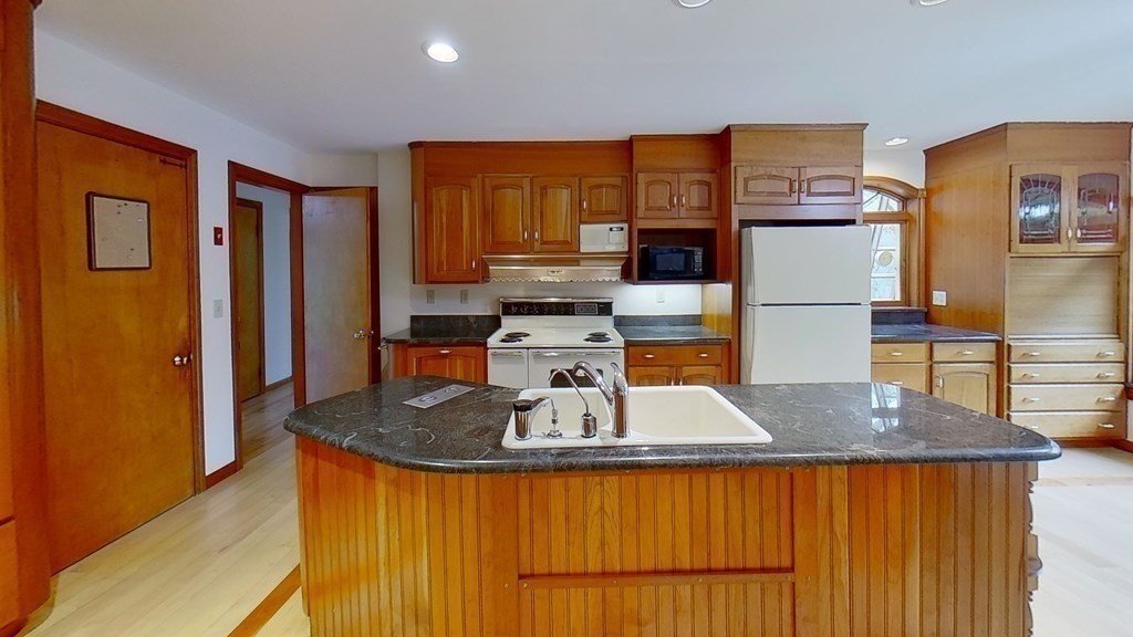 80 Fox Farms Road Northampton, MA 01062 - Photo 7 of 40
