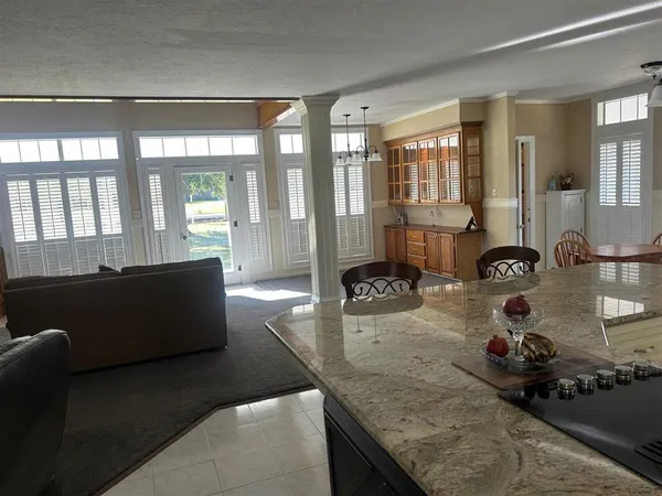 $275,000 | 3188 Niblett Bluff Road, Vinton, LA 70668