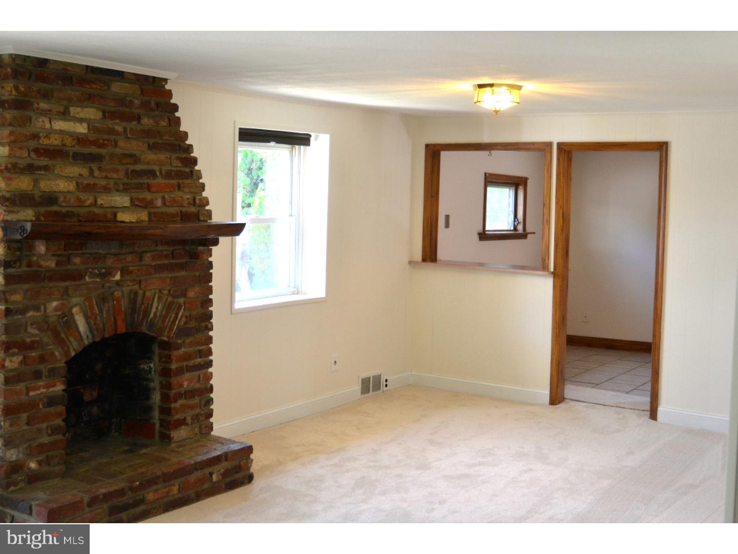 711 Thorndale Road Aldan, PA 19018 - Photo 3 of 10 Living Room