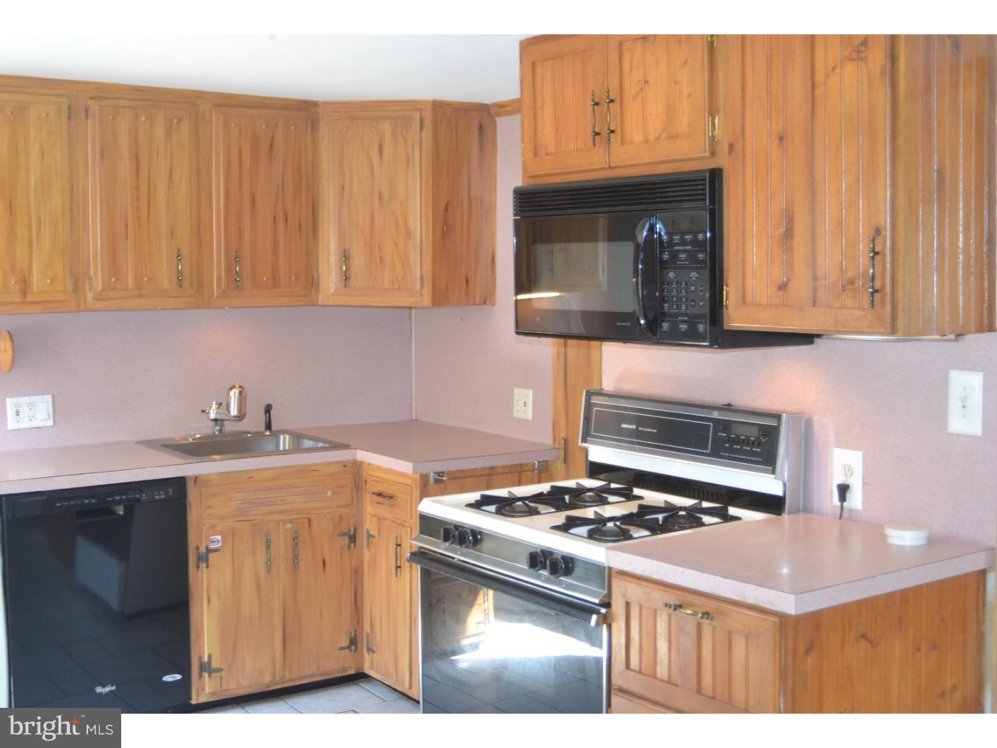 711 Thorndale Road Aldan, PA 19018 - Photo 5 of 10 Kitchen