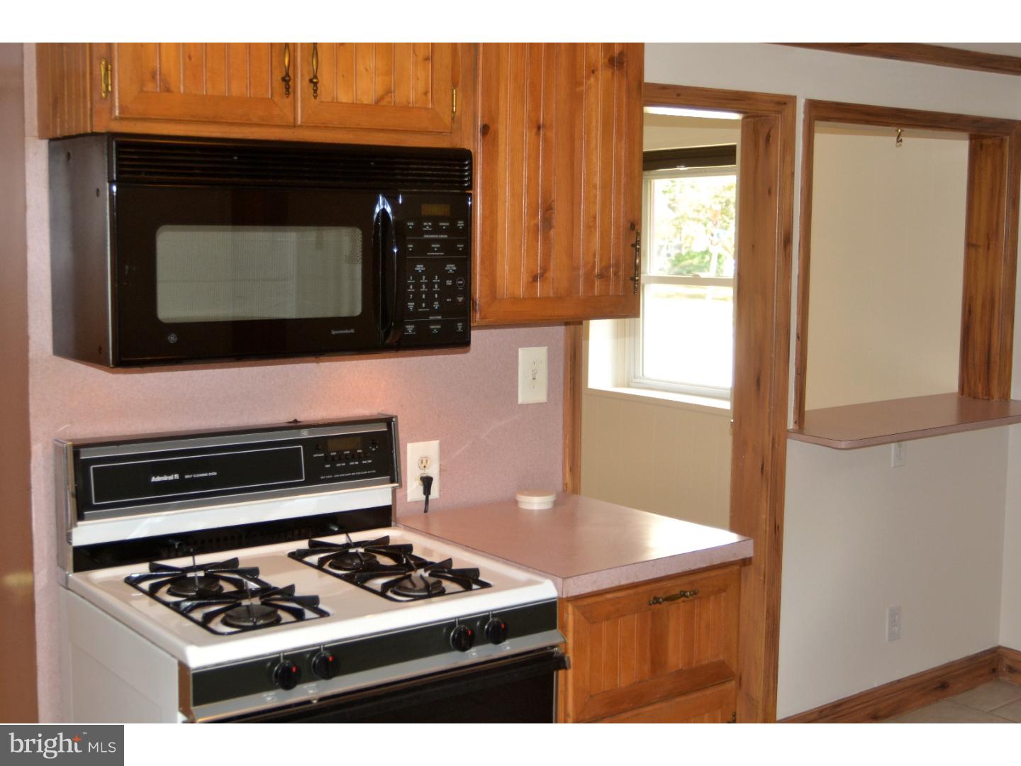 711 Thorndale Road Aldan, PA 19018 - Photo 6 of 10 Kitchen