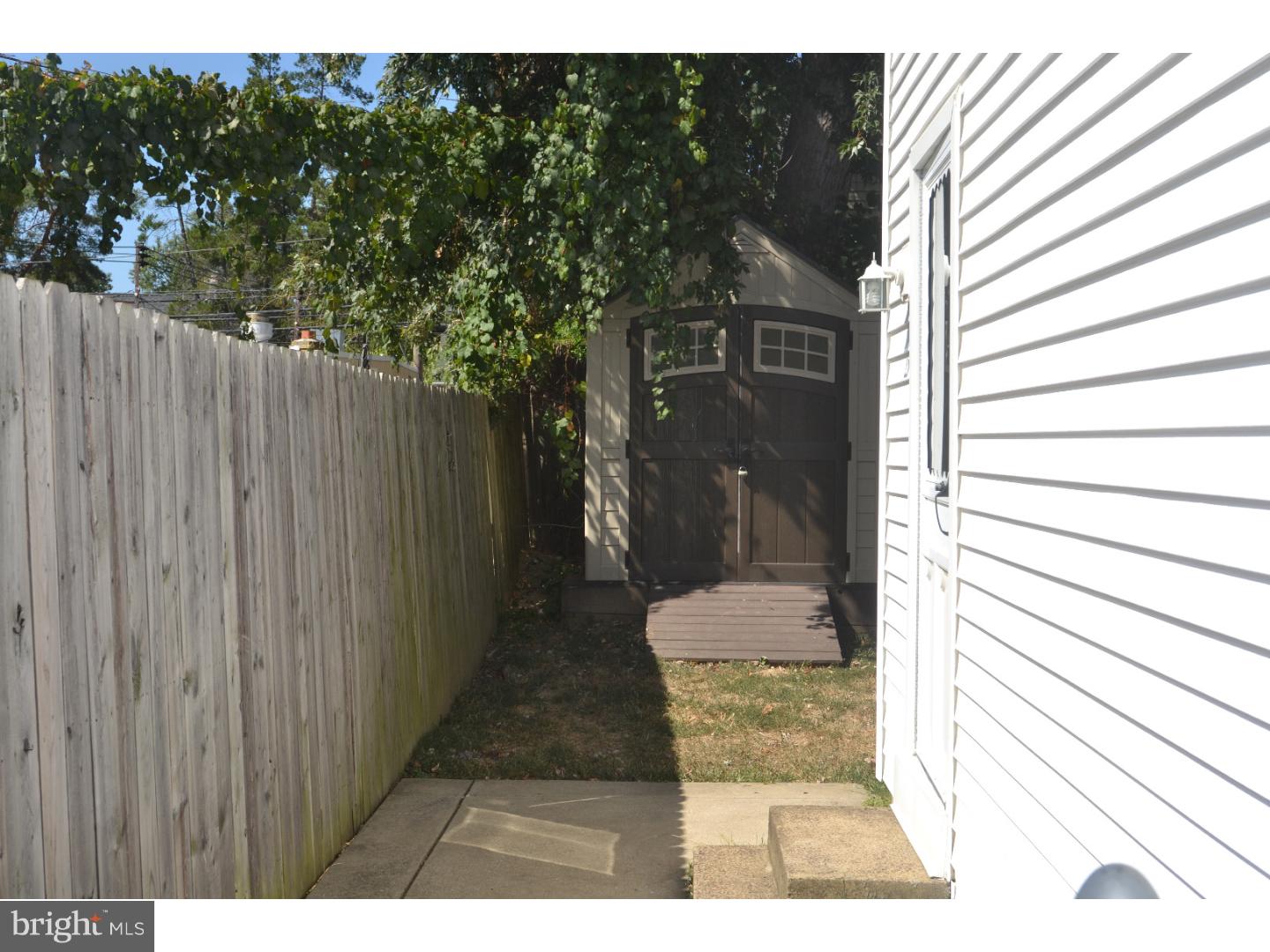 711 Thorndale Road Aldan, PA 19018 - Photo 8 of 10 Side Yard