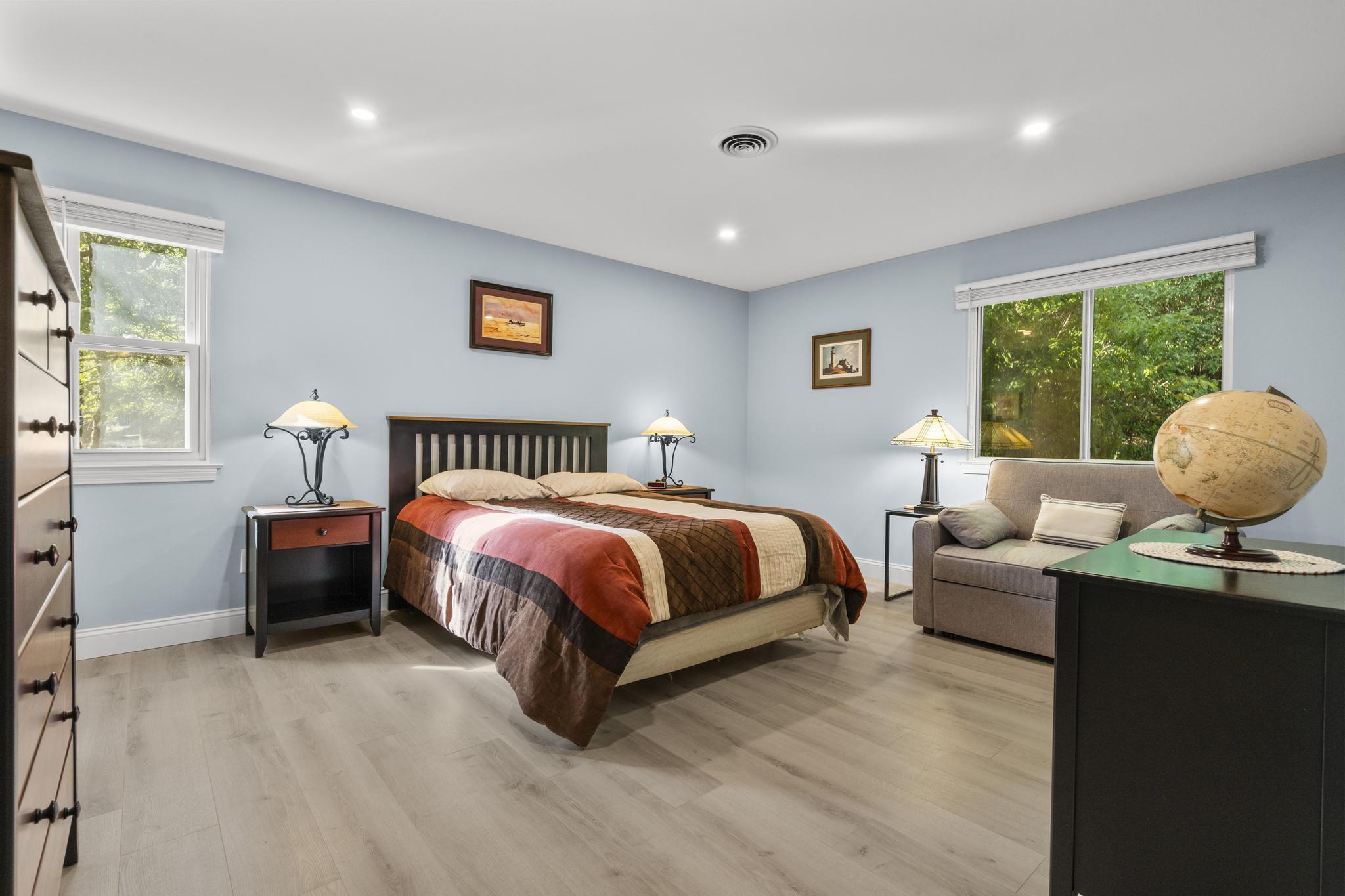 28 Mill Hill Road, Unit 28 Fairfield, CT 06890 - Photo 21 of 37 a spacious bedroom with a bed and a large window