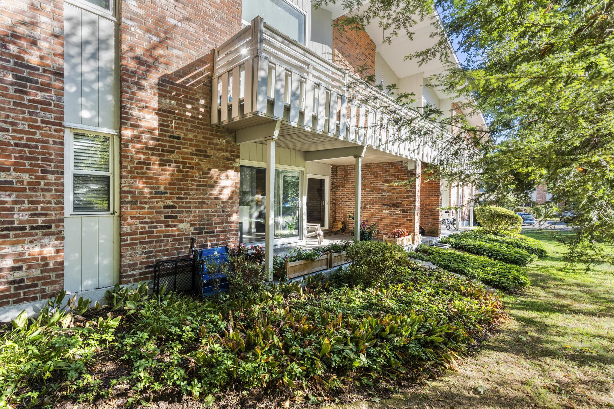 28 Mill Hill Road, Unit 28 Fairfield, CT 06890 - Photo 33 of 37 front view of a house with a garden